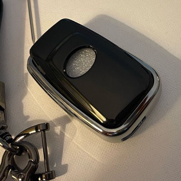 Toyota Logo key fob Keychain in Black leather with black/silver key fob case NWT - Picture 6 of 9